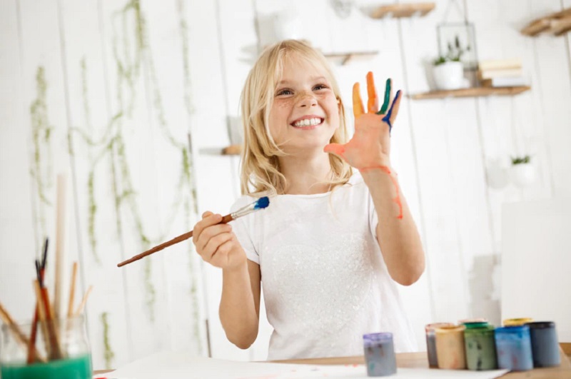 افزایش خلاقیت کودکان با رنگ آمیزی و کارهای دستی