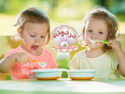 چه زمانی نوزادان می توانند غذای جامد بخورند؟